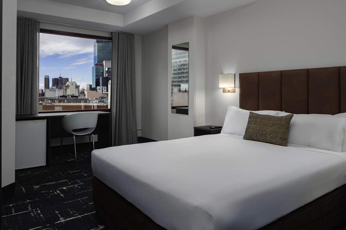 Standaard kamer, 1 queensize bed | Hypoallergeen beddengoed, een kluis op de kamer, individueel gedecoreerd