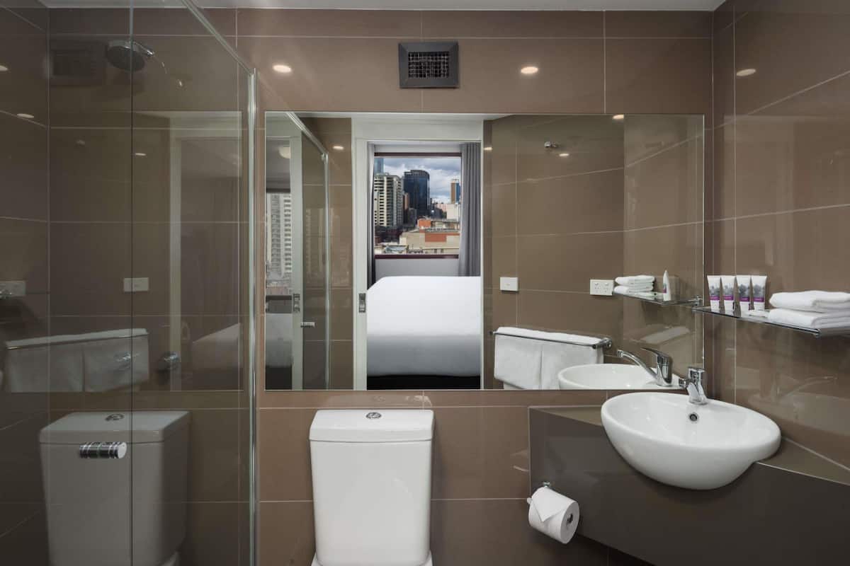 Bộ đồ giường kháng dị ứng, két bảo mật tại phòng, trang trí khác biệt
