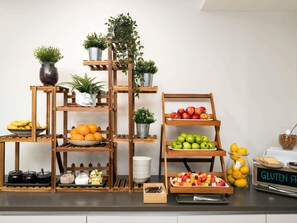 Breakfast and dinner served, local cuisine - Mercure Welcome Melbourne (Melbourne)