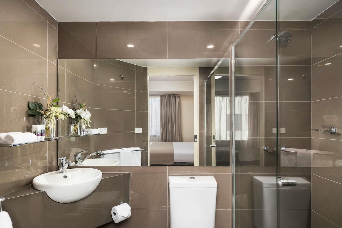 Hypo-allergenic bedding, in-room safe, individually decorated