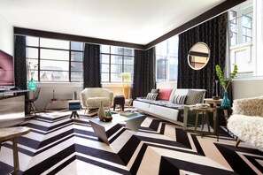 Palatial Suite | Free minibar, in-room safe, desk, iron/ironing board