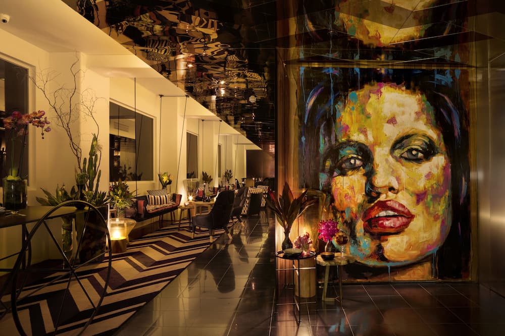 Adelphi Hotel