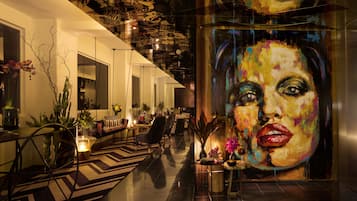 Lobby lounge