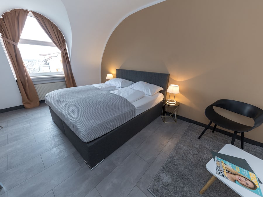Double Room, 1 Double Bed | Minibar, in-room safe, desk, blackout drapes