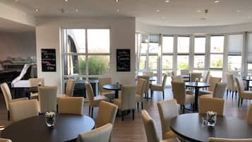 Daily buffet breakfast (EUR 17.00 per person)