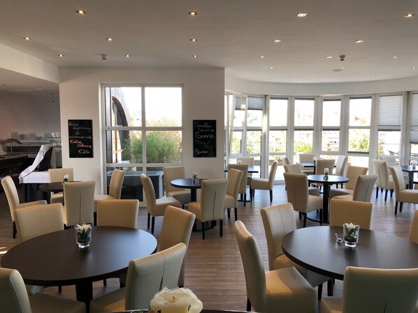 Daily buffet breakfast (EUR 17.00 per person)