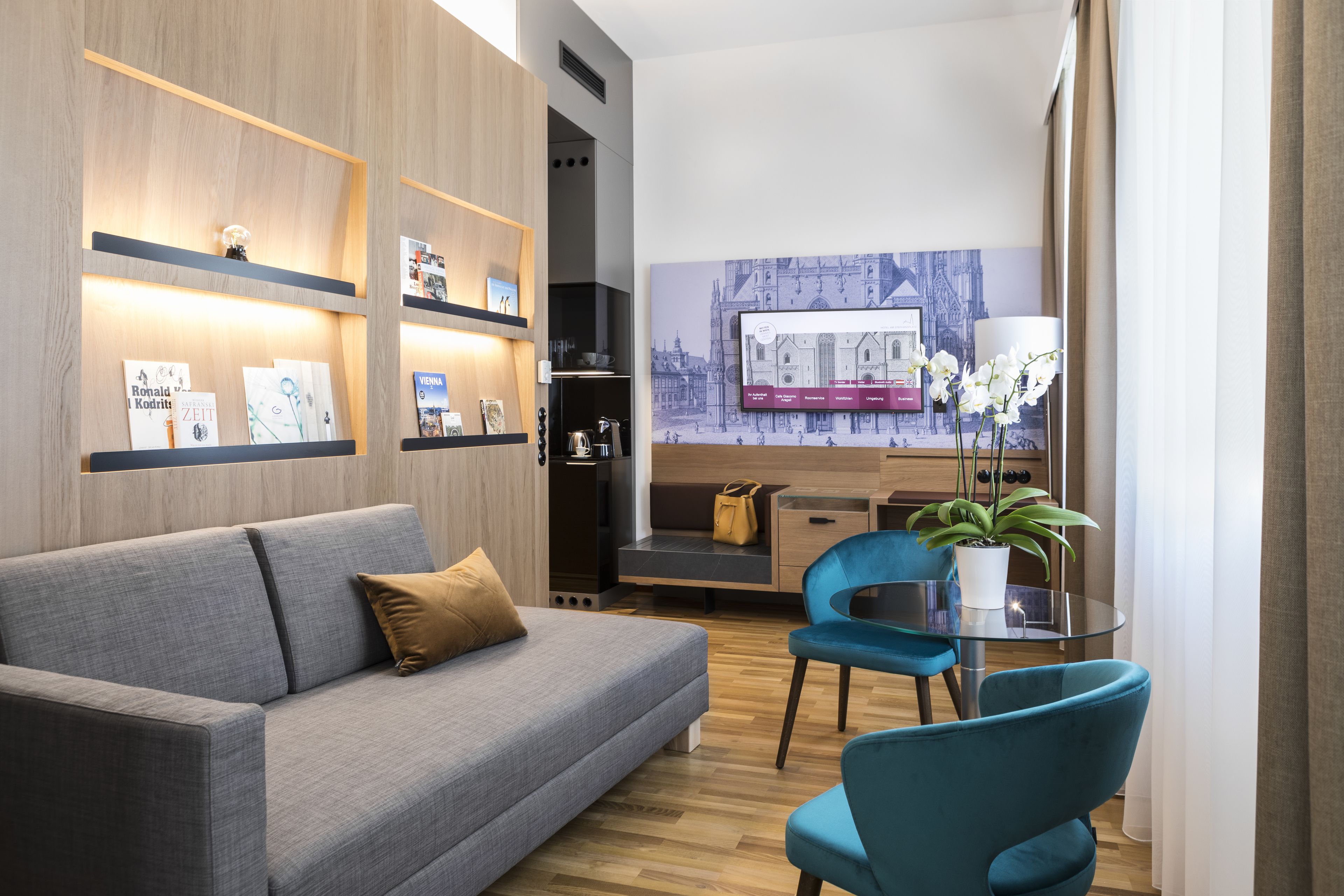 classic suite | living room