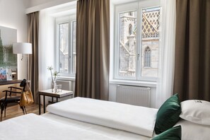 Cathedral double, city view | Premium bedding, minibar, in-room safe, individually decorated - Boutique Hotel Am Stephansplatz (Vienna)