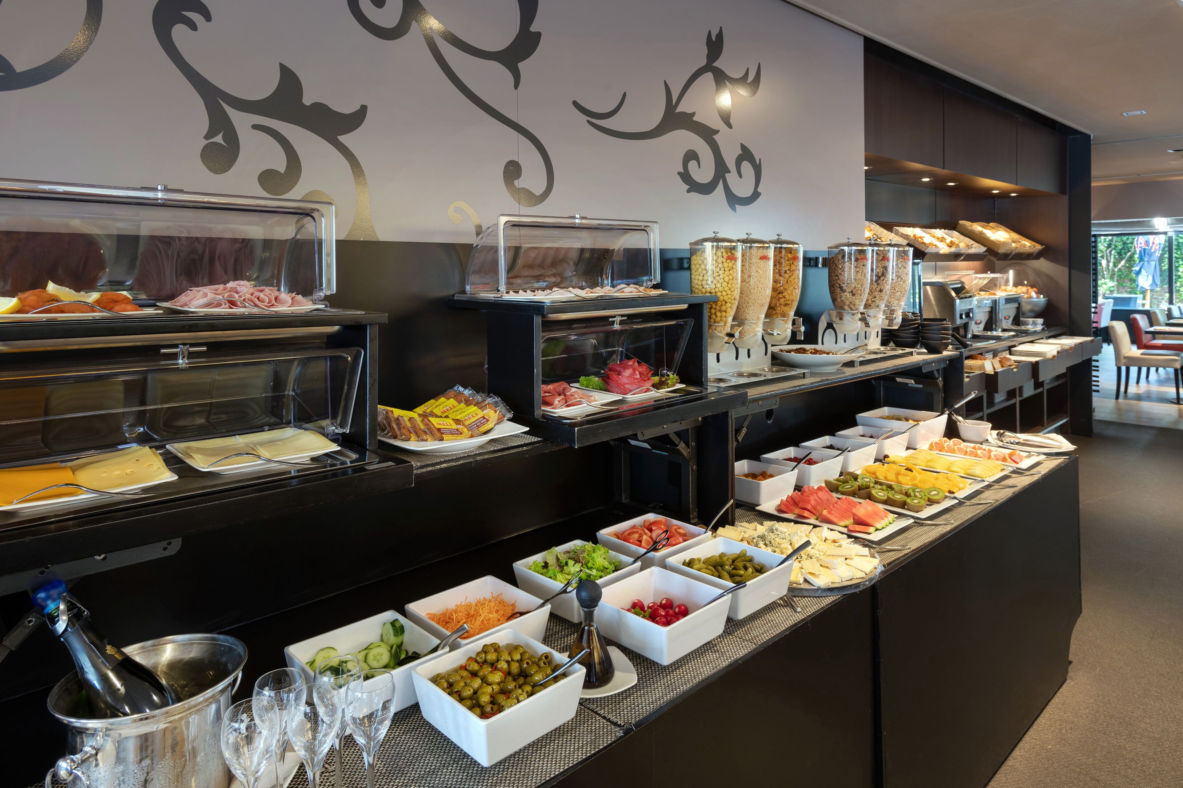 daily full breakfast (eur 22 per person)