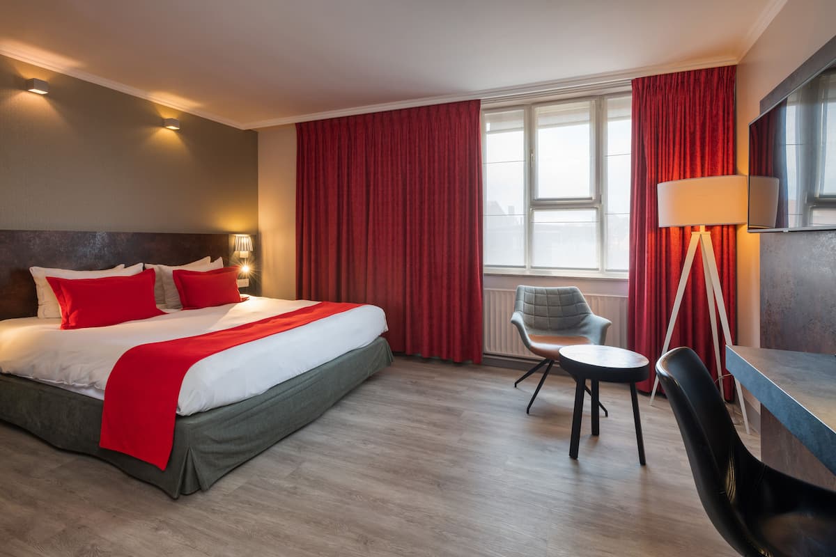 Premium bedding, in-room safe, individually furnished, desk