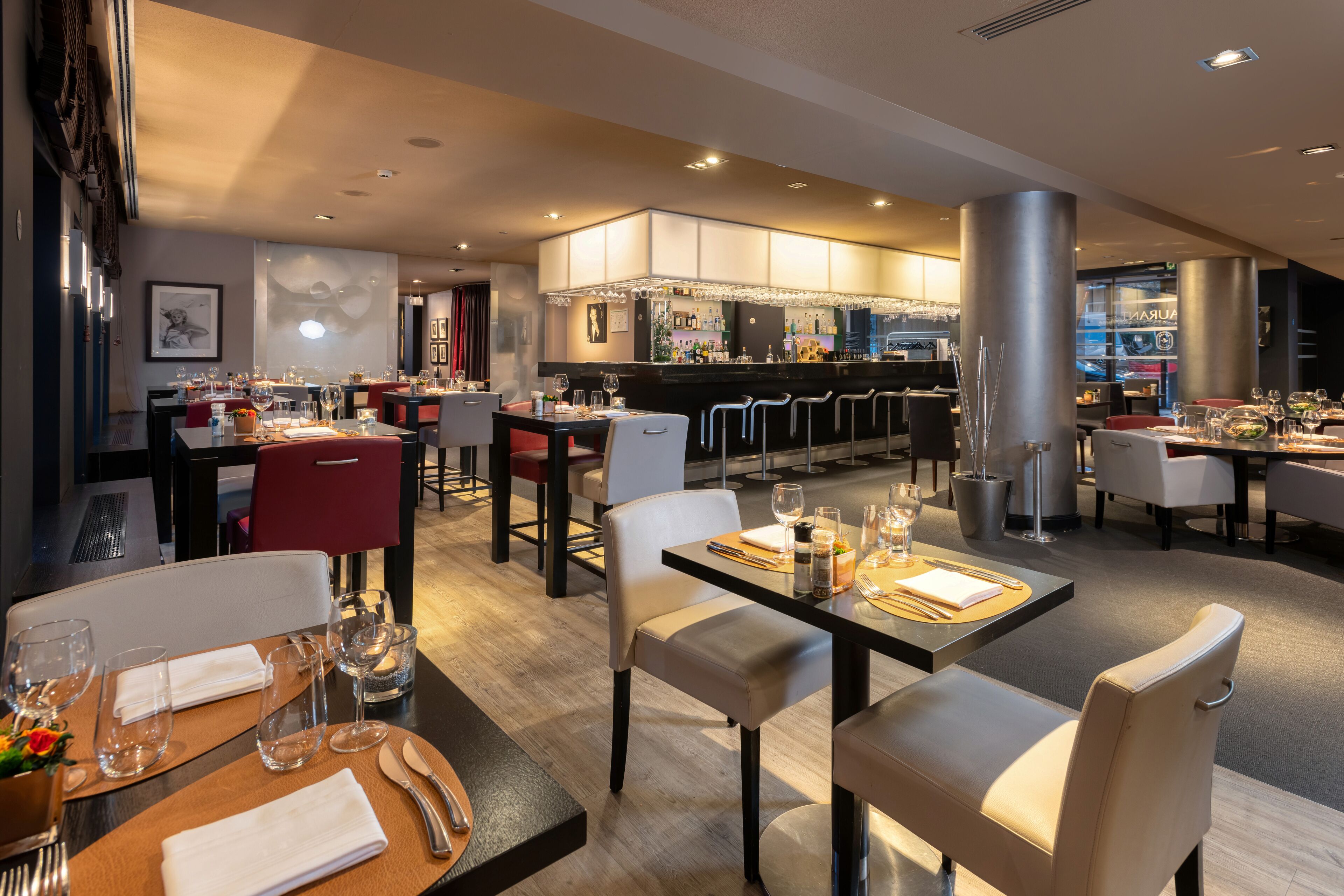 breakfast, lunch, dinner served; garden views