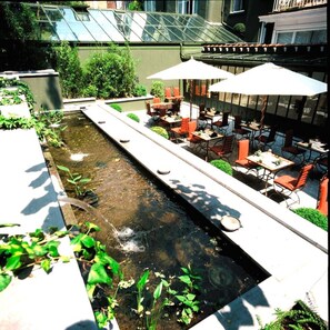 Dîner servi sur place, spécialités Cuisine belge, vue sur le jardin 