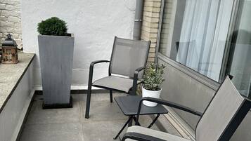 Phòng đôi, hiên | Hiên