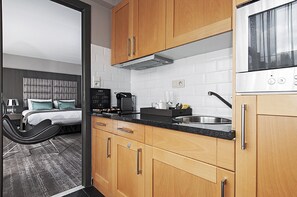 Deluxe Double Room, Kitchenette | Private kitchen - Hotel Agenda Louise (Brussels)