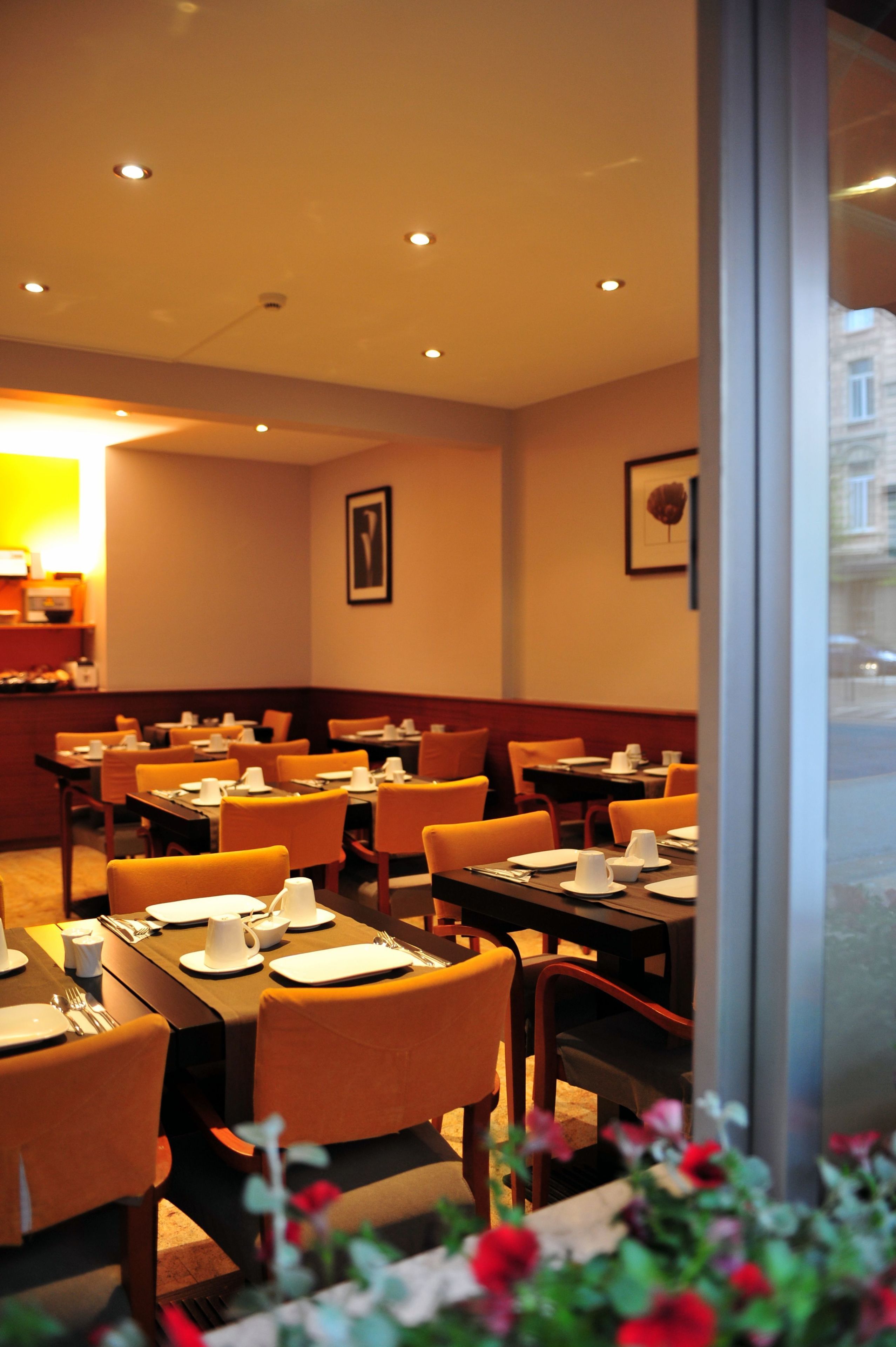 Daily buffet breakfast (EUR 9.5 per person)