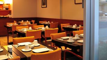 Daily buffet breakfast (EUR 9.5 per person)