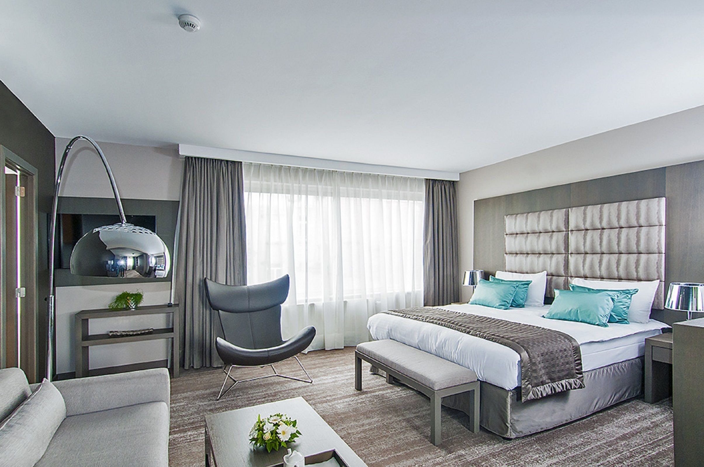 Deluxe Double Room, Kitchenette | Minibar, in-room safe, desk, iron/ironing board