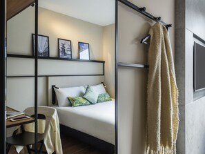 Standard Room, 1 Double Bed, City View | Pillowtop beds, in-room safe, desk, blackout drapes - Ibis Brussels Centre Châtelain (Brussels)