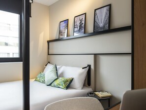 Standard Room, 1 Double Bed, City View | Pillow-top beds, in-room safe, desk, blackout curtains - Ibis Brussels Centre Châtelain (Brussels)