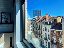 标准房, 1 张双人床, 城市景观 | 加厚床垫、客房内保险箱、办公桌、遮光窗帘