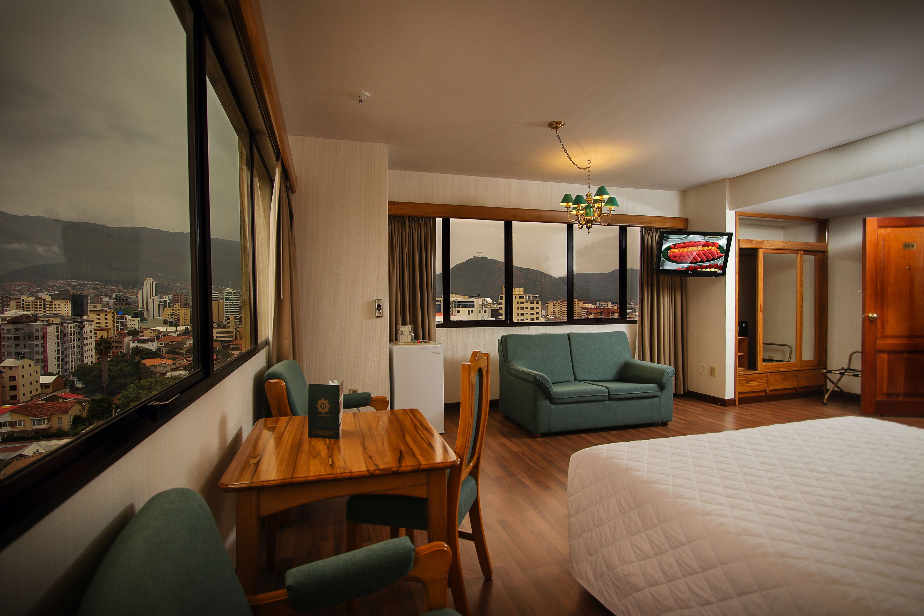 junior suite, 1 king bed, city view | minibar, in-room safe, desk, laptop workspace