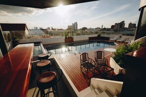 2 outdoor pools, pool loungers