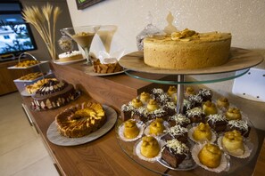 包每日自助早餐