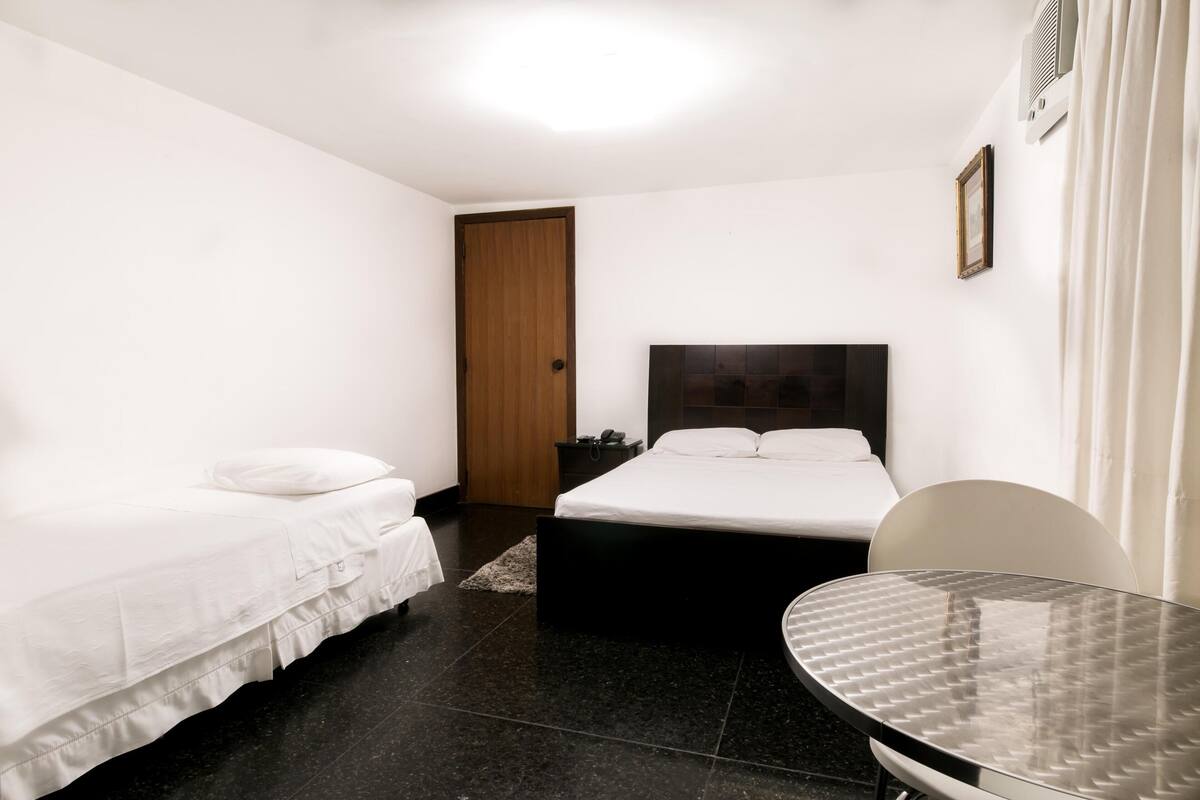 Minibar, espace de travail pour ordinateurs portables