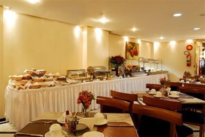 Café da manhã e almoço
