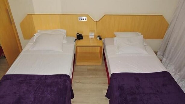 Minibar y ropa de cama