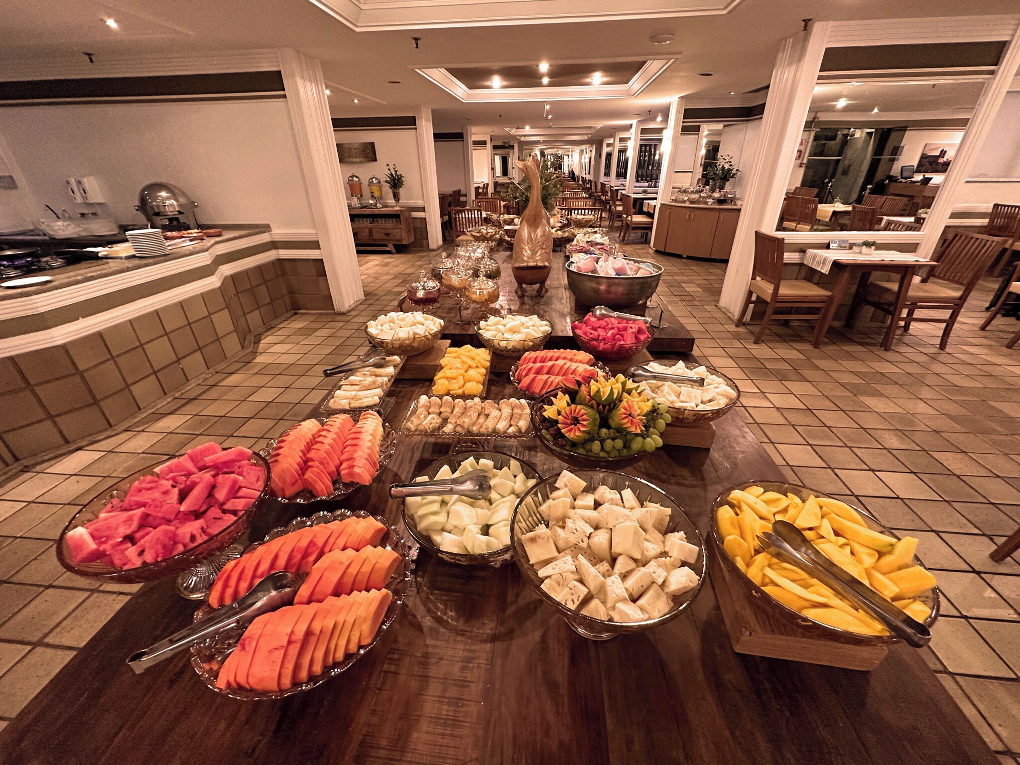 Café da manhã com buffet grátis todos os dias