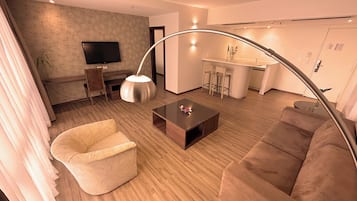 Suíte (Double) | Frigobar, cofres nos quartos, escrivaninha, cortinas blackout