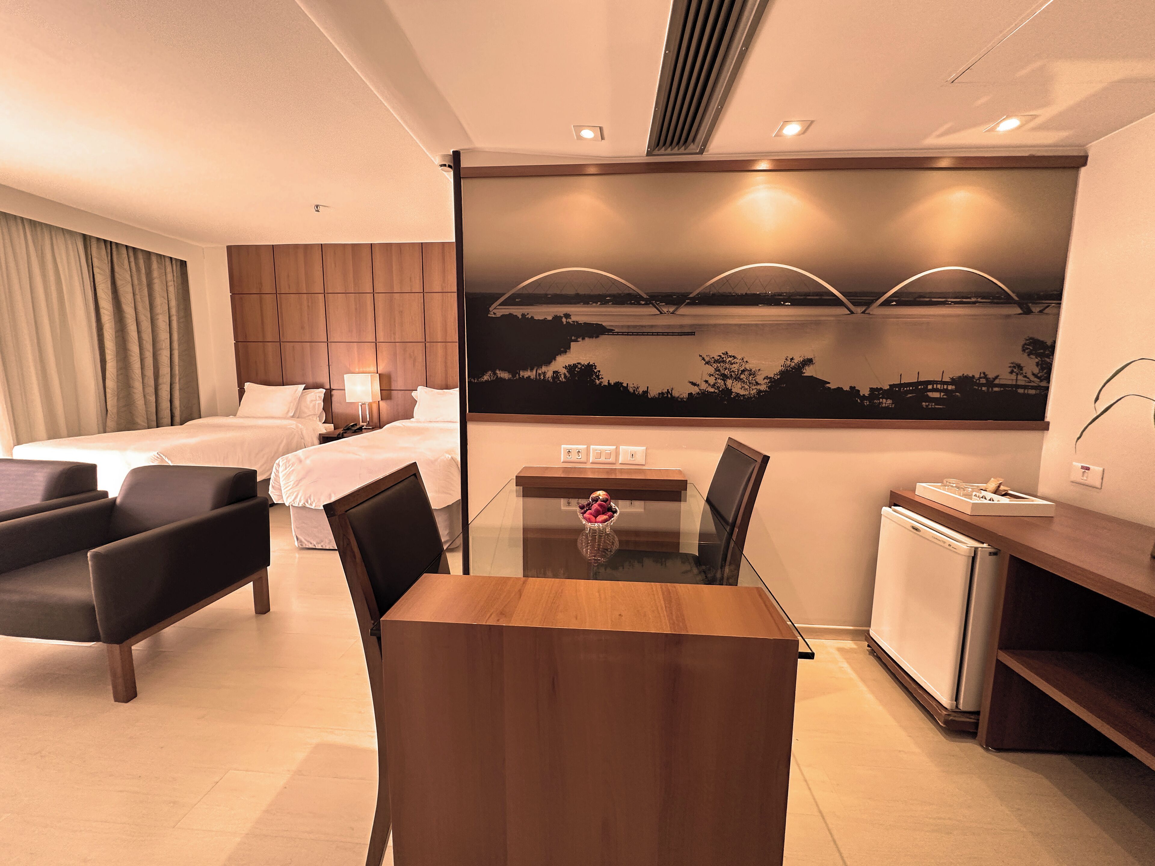 deluxe single room | 1 bedroom, minibar, in-room safe, desk