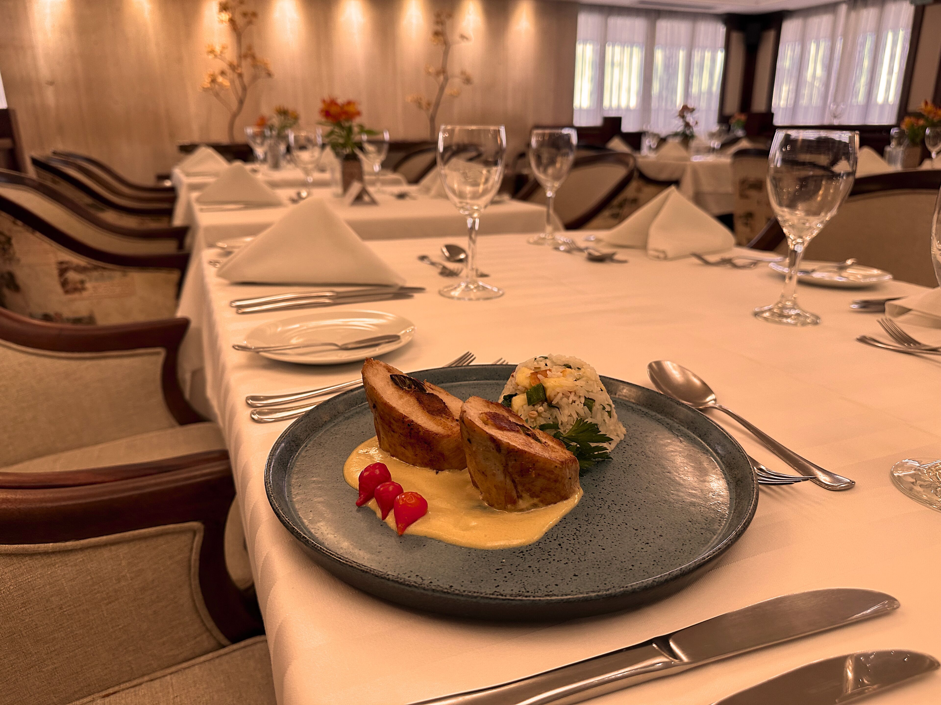 2 restaurants, breakfast served