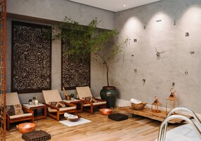 Couples treatment rooms, body treatments, facials, massages