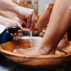 Couples treatment rooms, body treatments, facials, massages