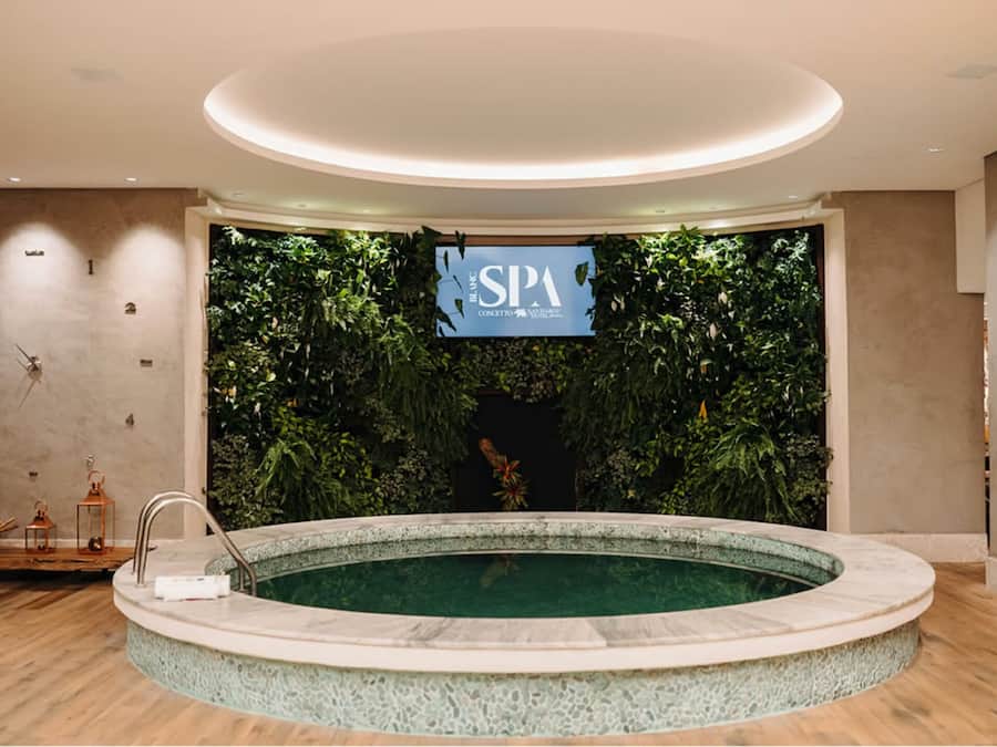 Couples treatment rooms, body treatments, facials, massages