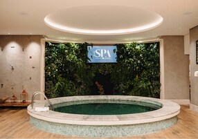 Couples treatment rooms, body treatments, facials, massages