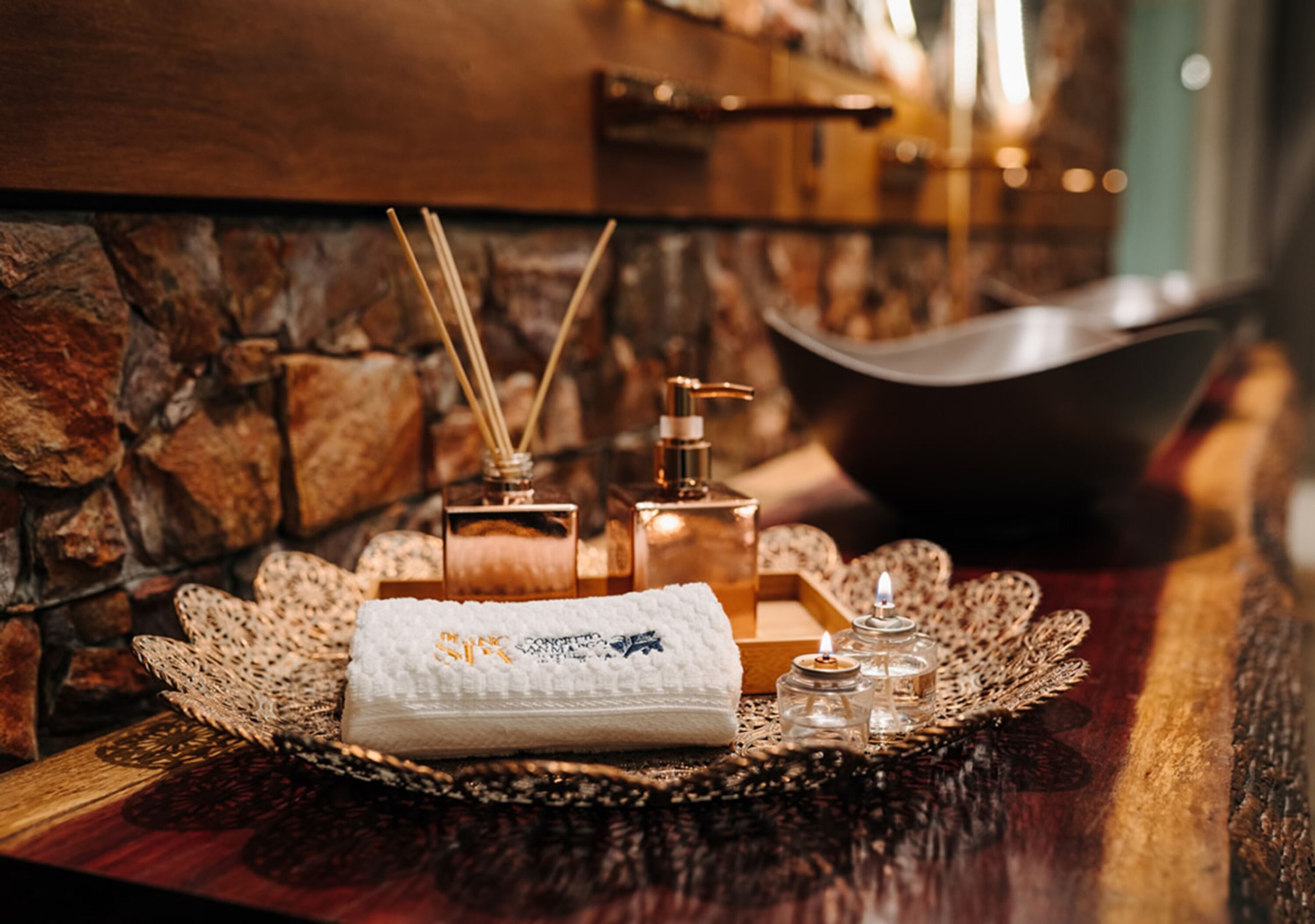 couples treatment room(s), body treatments, facials, massages