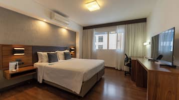 Habitación doble superior | Caja fuerte, escritorio, wifi gratis y despertador