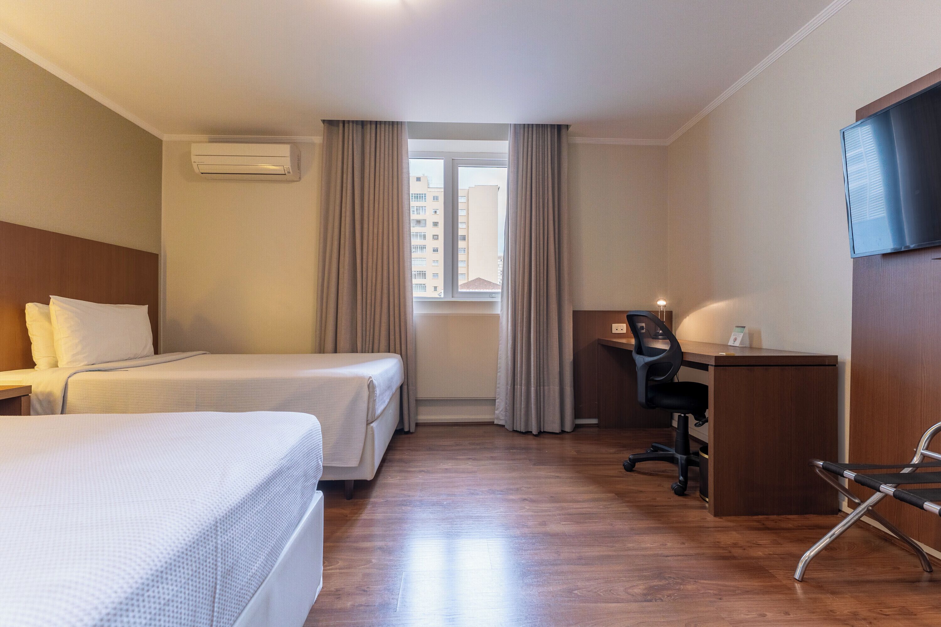 Foto - Hotel Deville Curitiba