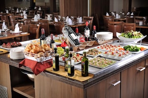 Se sirven desayunos y almuerzos