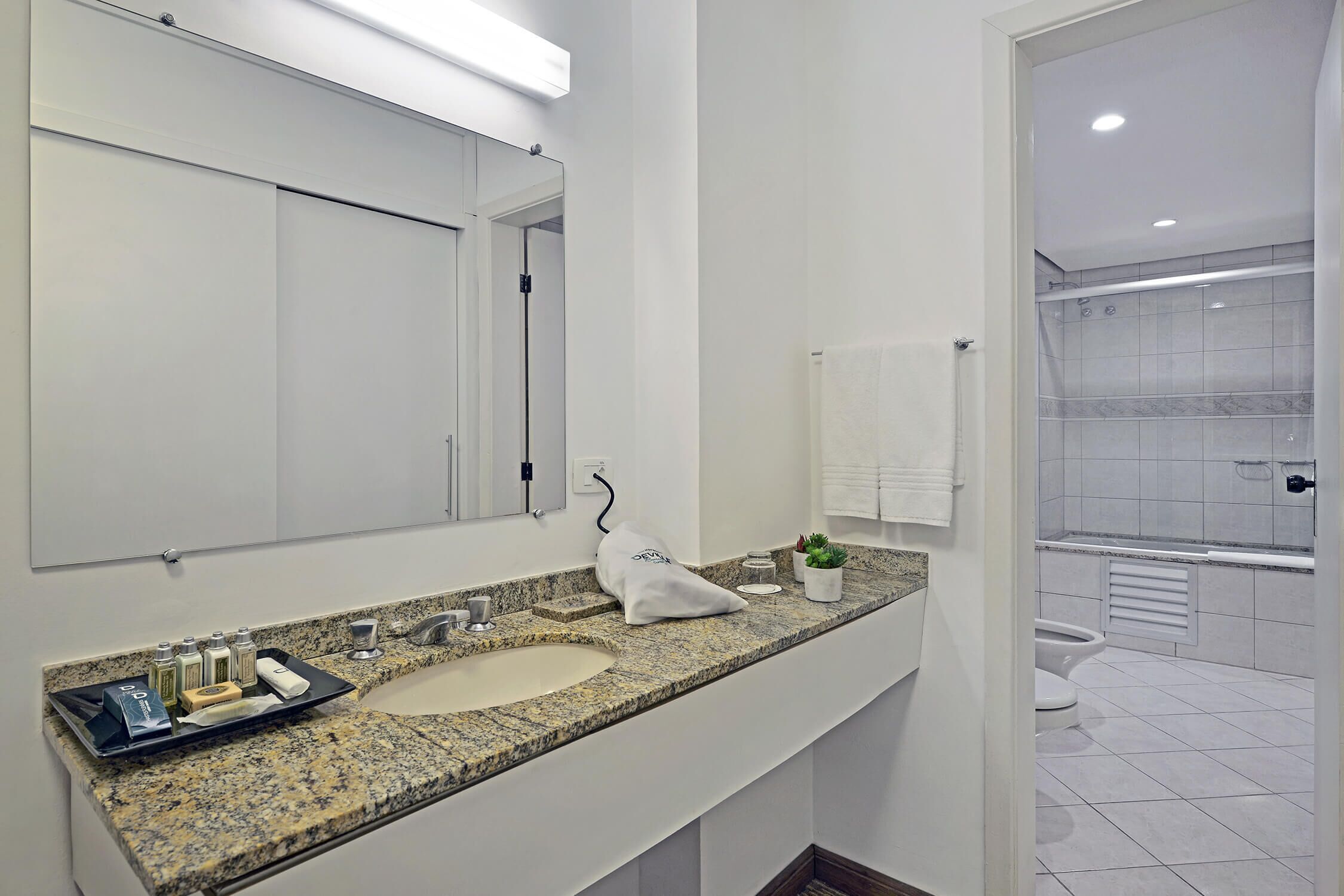 suite | bathroom | shower, free toiletries, hair dryer, towels