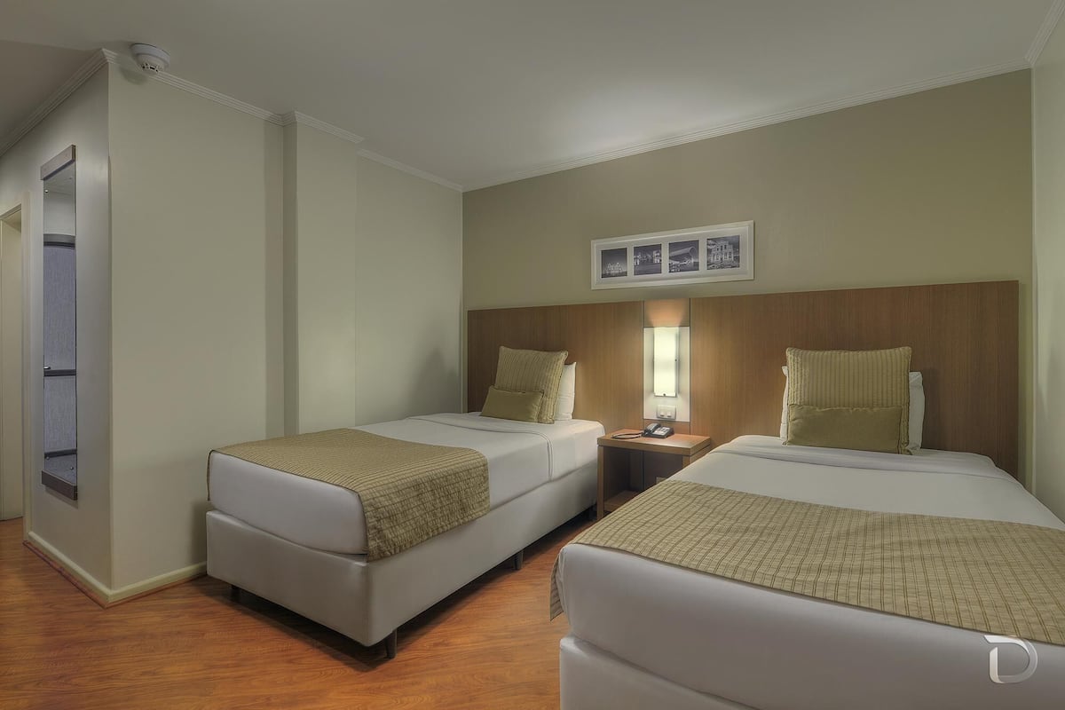 In-room safe, desk, free WiFi, alarm clocks