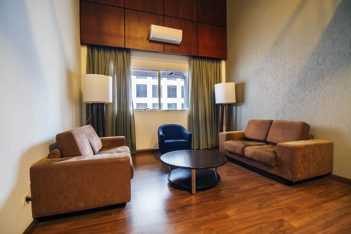 suite | living room | 32-inch smart tv with cable channels