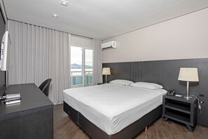 Luxury Double Room (Superior) | In-room safe, desk, laptop workspace, iron/ironing board - Slaviero Baía Norte Florianópolis (Florianópolis)