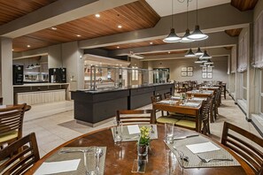 Breakfast, lunch, dinner served; Brazilian cuisine  - Slaviero Baía Norte Florianópolis (Florianópolis)