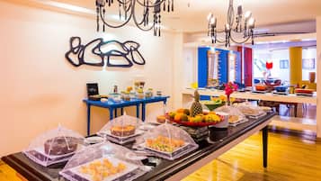 Free daily buffet breakfast