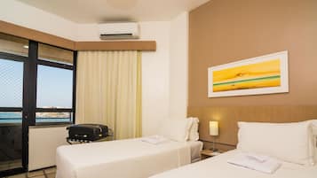 1 quarto, frigobar, cofres nos quartos, cortinas blackout