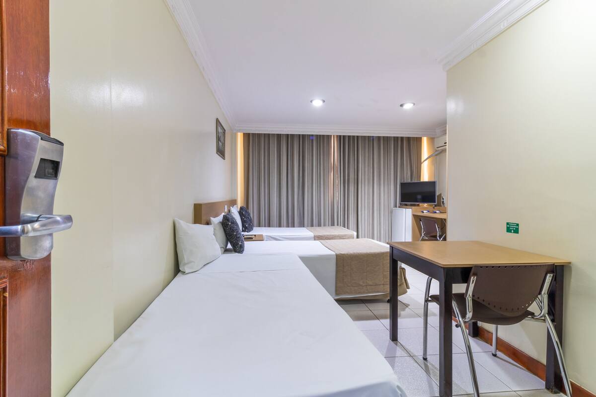 basic triple room | minibar, desk, laptop workspace, bed sheets